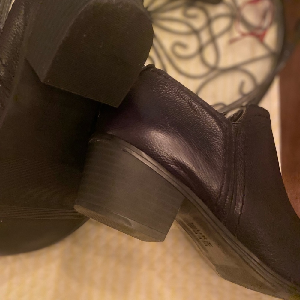 Naturalizer Ankle Boot 2” Block Heel, Inside Zipp… - image 3